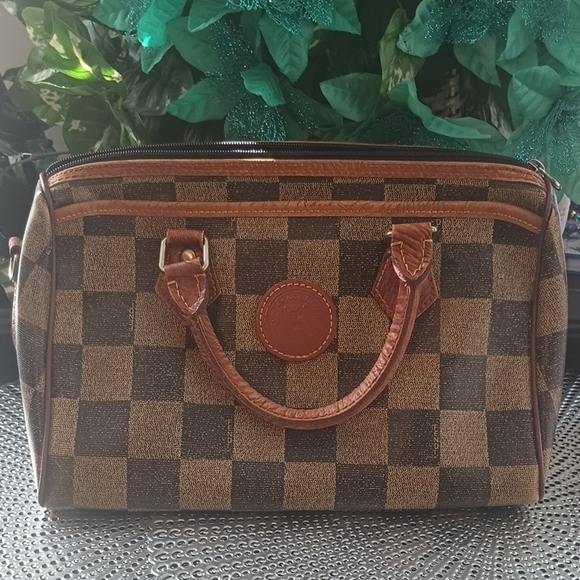Fendi Pelican Vintage Boston Bag. - Picture 11 of 11
